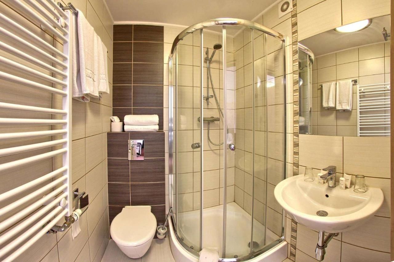 Отель Hotel Zacisze Турава